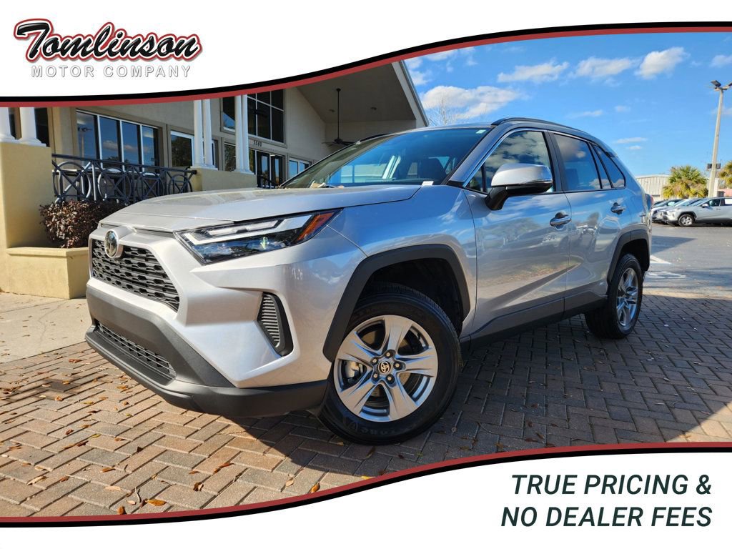 Used 2025 Toyota RAV4 XLE image 1