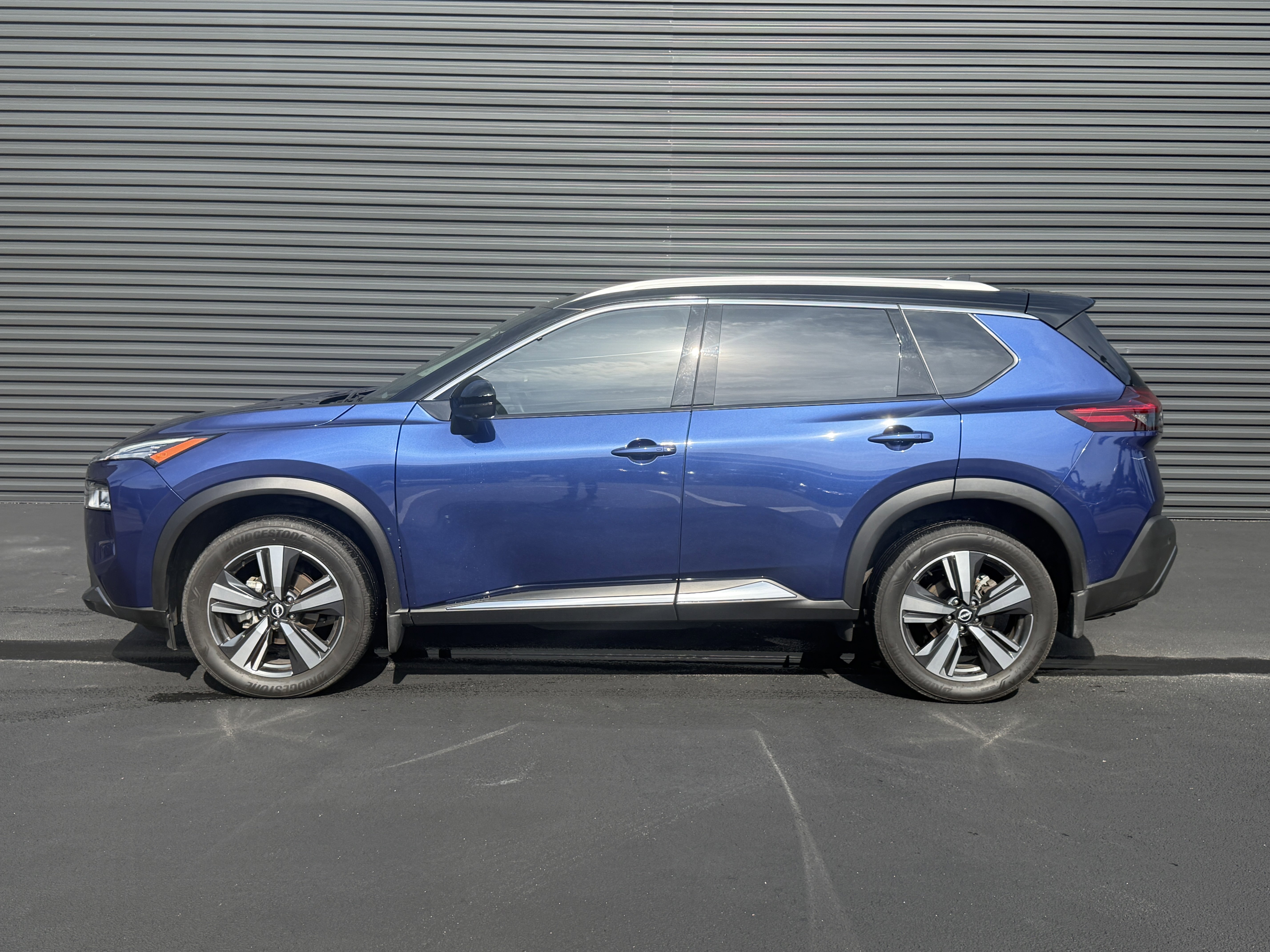 Used 2022 Nissan Rogue SL FWD image 2