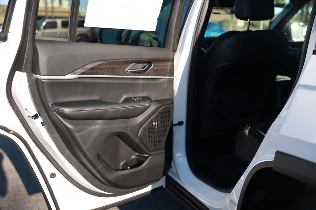 New 2026 Jeep Grand Cherokee Altitude RWD image 32