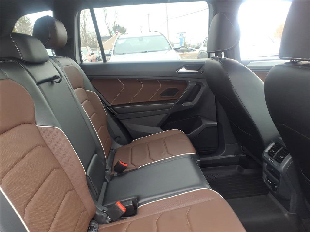 Certified 2022 Volkswagen Tiguan SEL R-Line image 13