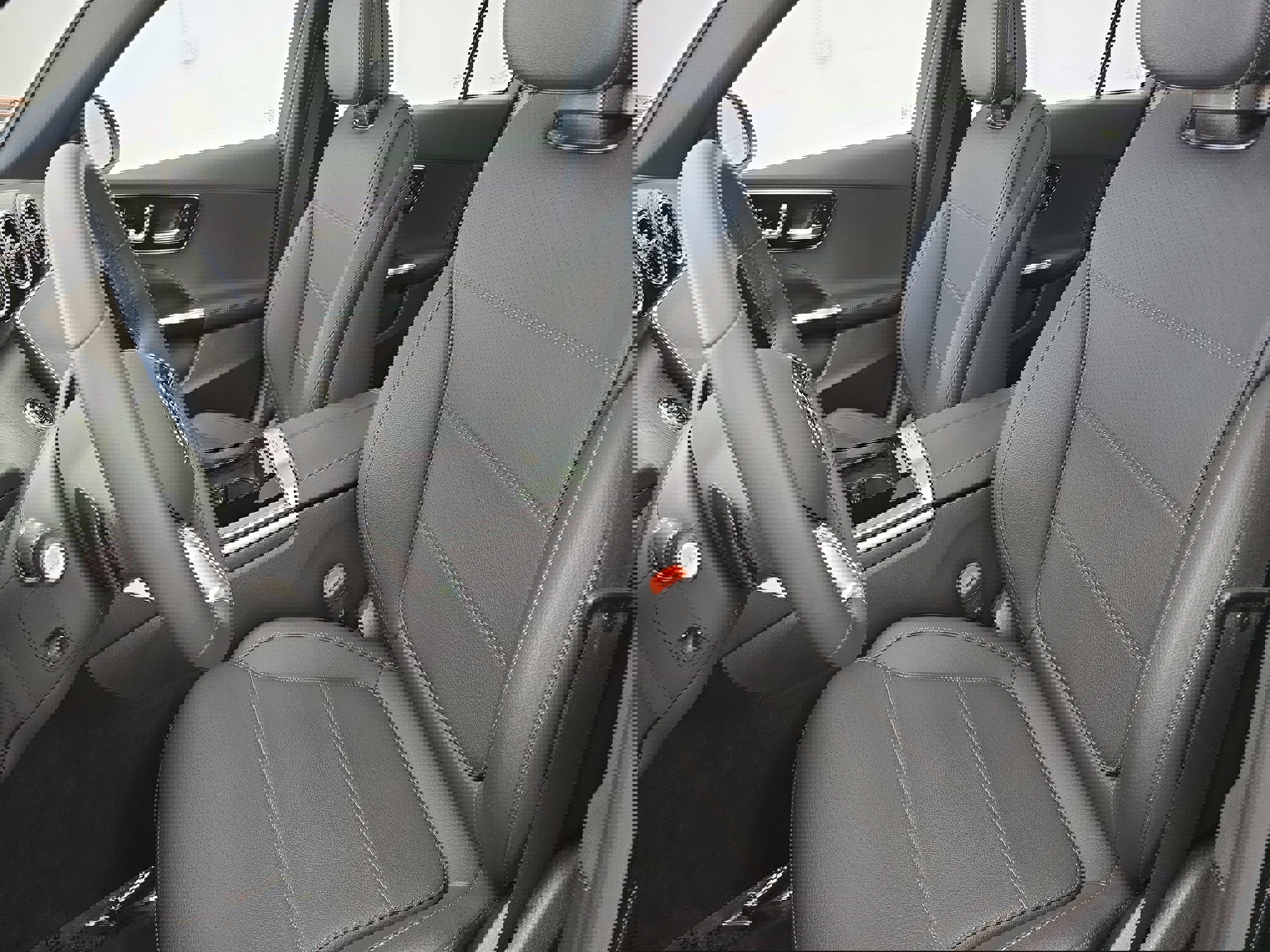 Used 2025 Mercedes-Benz C 300 4MATIC Sedan image 15