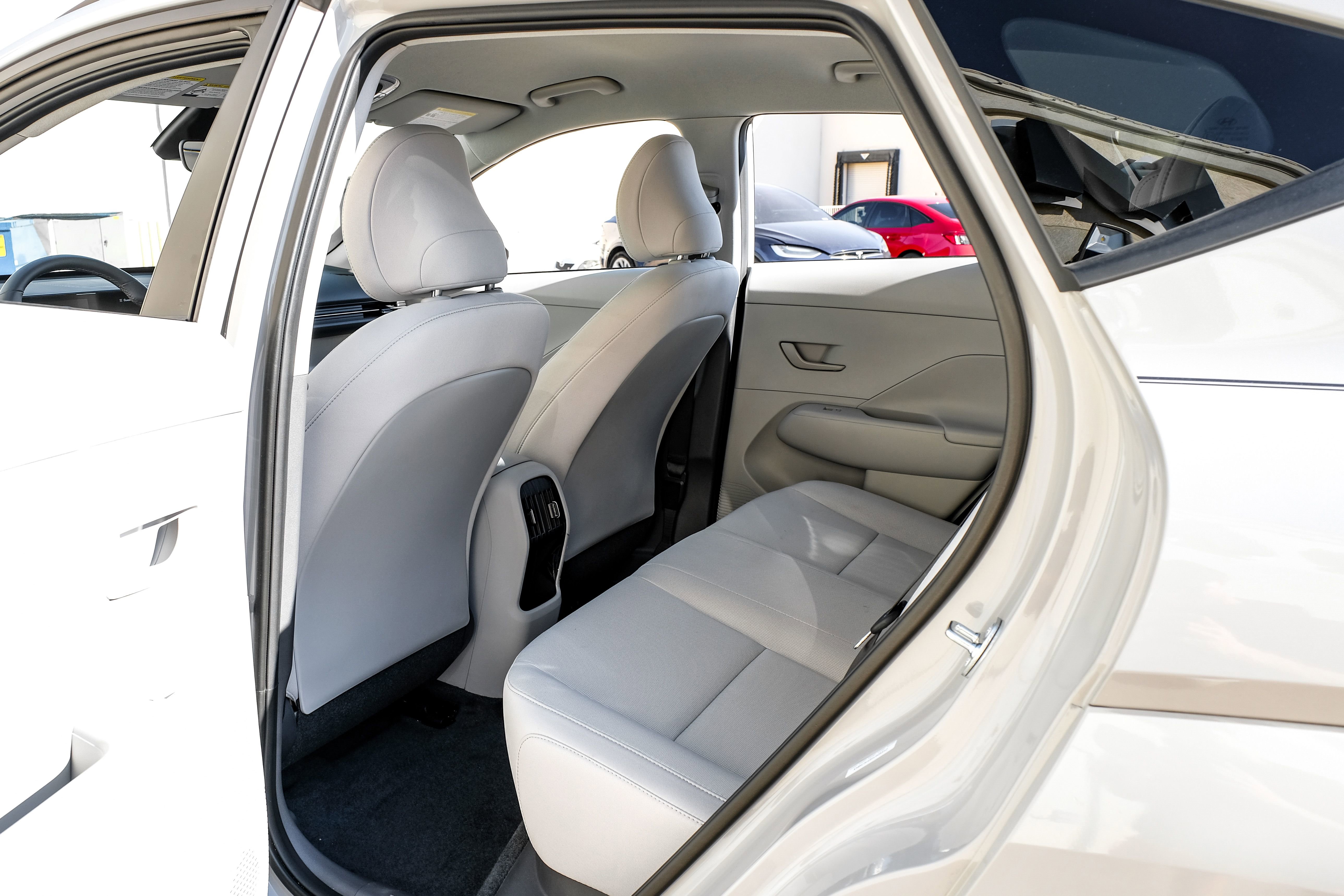 Used 2025 Hyundai Kona SEL FWD image 34