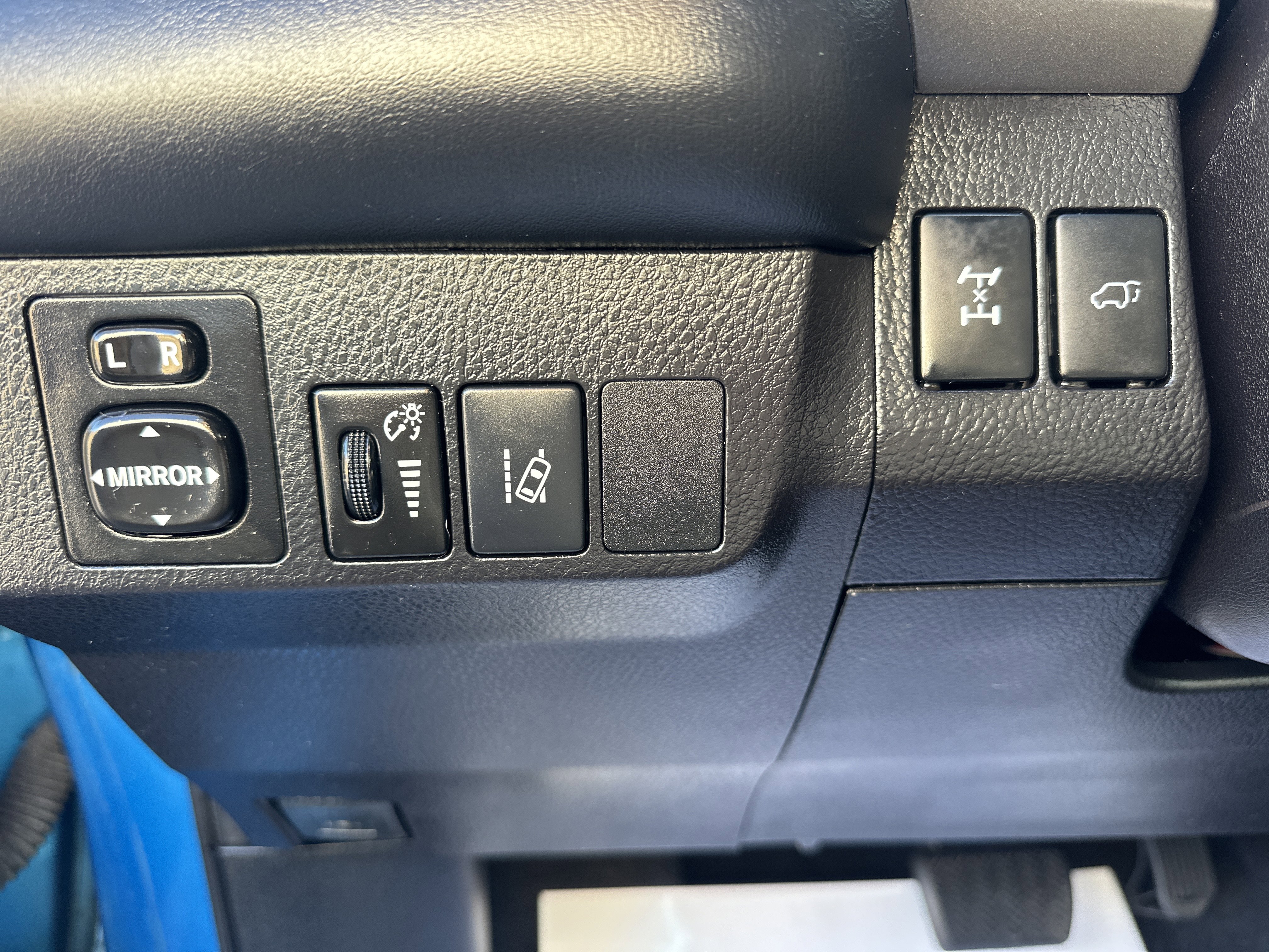 Used 2017 Toyota RAV4 SE w/ Power Extra Value Package AWD/4WD image 10