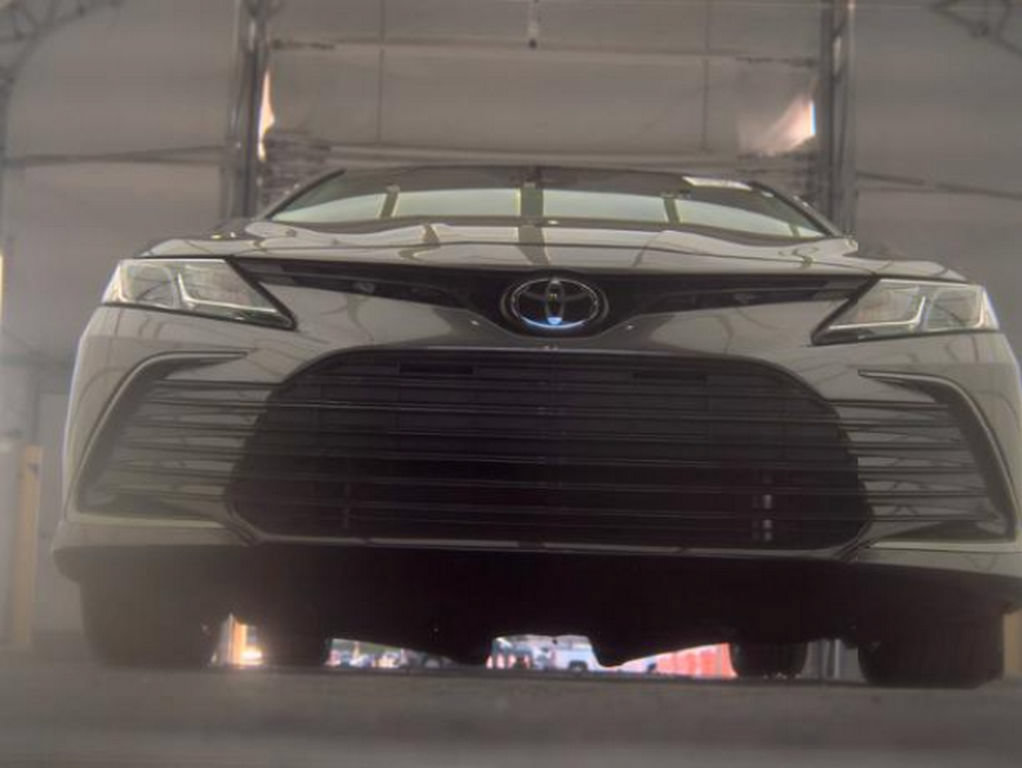Used 2023 Toyota Camry LE FWD image 3