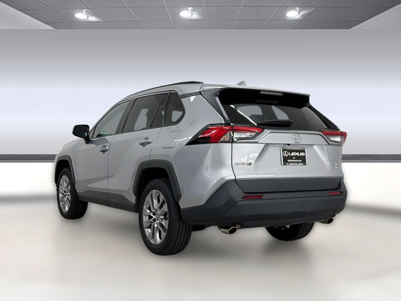 Used 2023 Toyota RAV4 XLE Premium AWD/4WD image 3