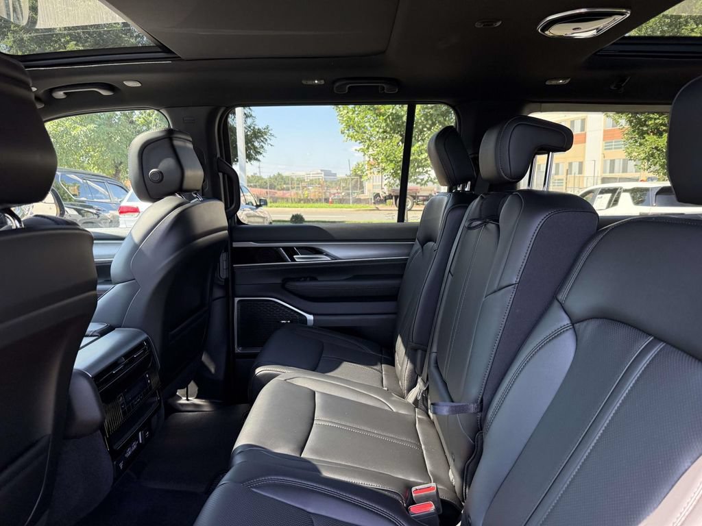 New 2026 Jeep Grand Wagoneer L 4WD w/ Premium Group I image 18
