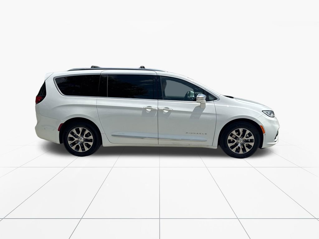Used 2022 Chrysler Pacifica Pinnacle FWD image 9