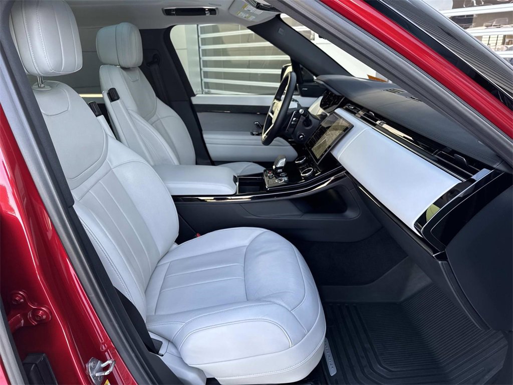 Used 2023 Land Rover Range Rover Sport SE image 9