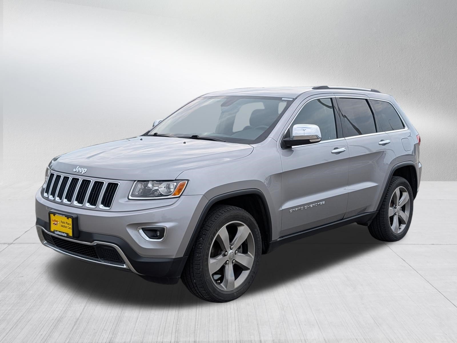 Used 2014 Jeep Grand Cherokee Limited w/ Trailer Tow Group IV AWD/4WD image 3