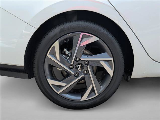 Used 2025 Hyundai Elantra SEL FWD image 30