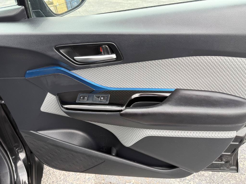 Used 2019 Toyota C-HR XLE FWD image 25