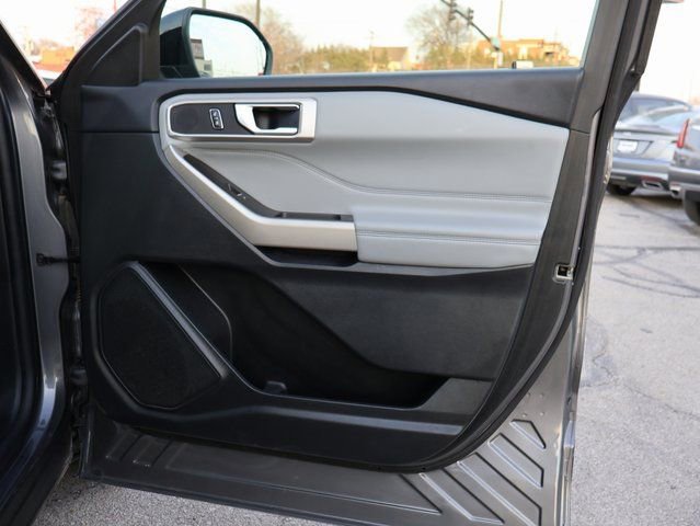 Used 2022 Ford Explorer XLT w/ Equipment Group 202A image 10