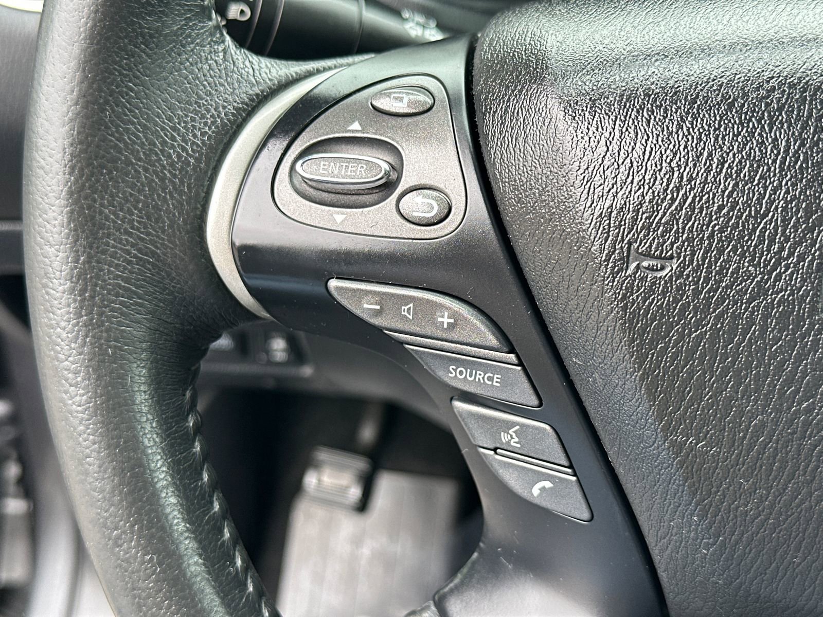 Used 2017 Nissan Pathfinder SL w/ SL Tech Package FWD image 23