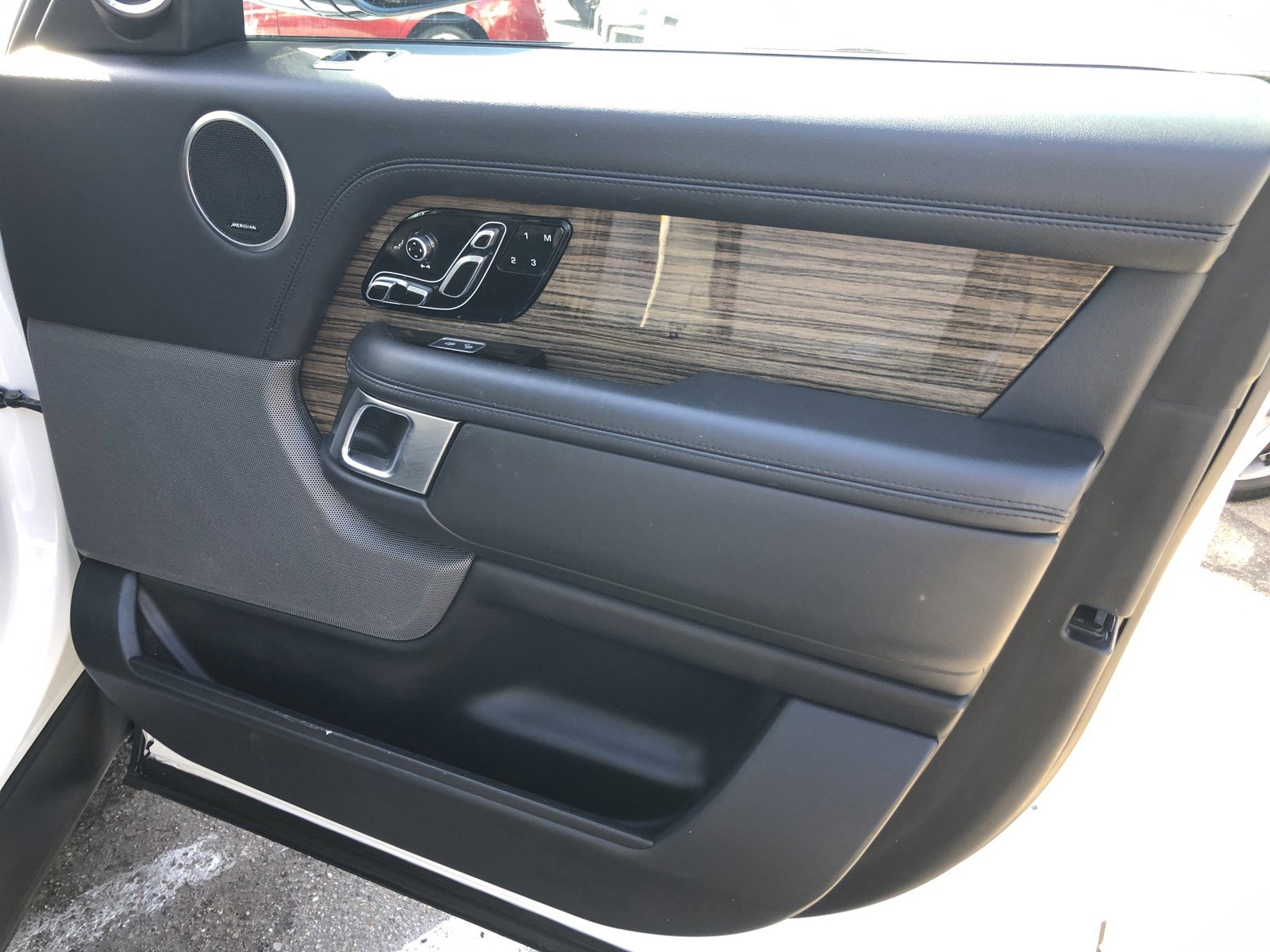 Used 2018 Land Rover Range Rover HSE image 19