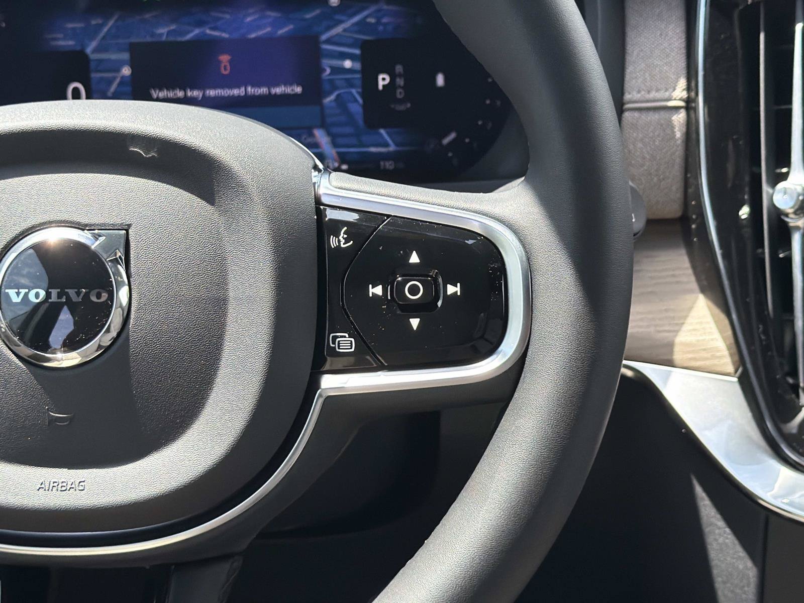 New 2027 Volvo XC90 B6 Plus AWD/4WD image 9