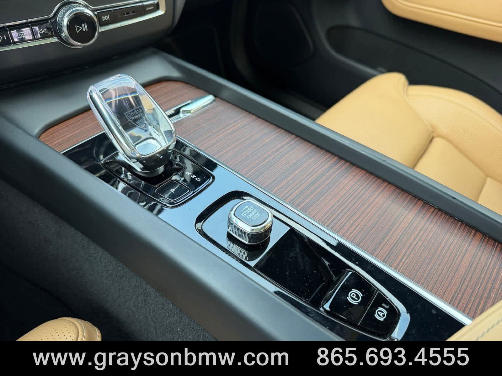 Used 2023 Volvo XC60 B5 Ultimate w/ Protection Package Premier FWD image 25