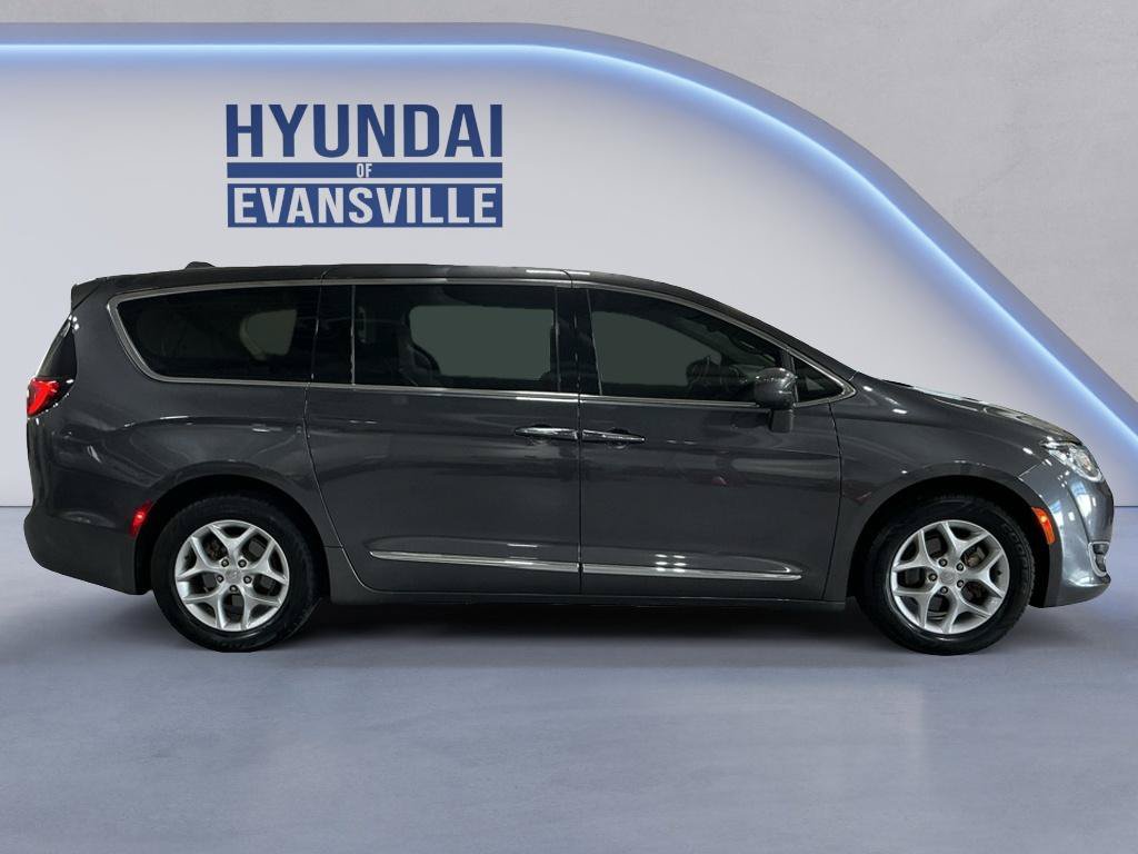 Used 2019 Chrysler Pacifica Touring Plus w/ Tire & Wheel Group FWD image 4