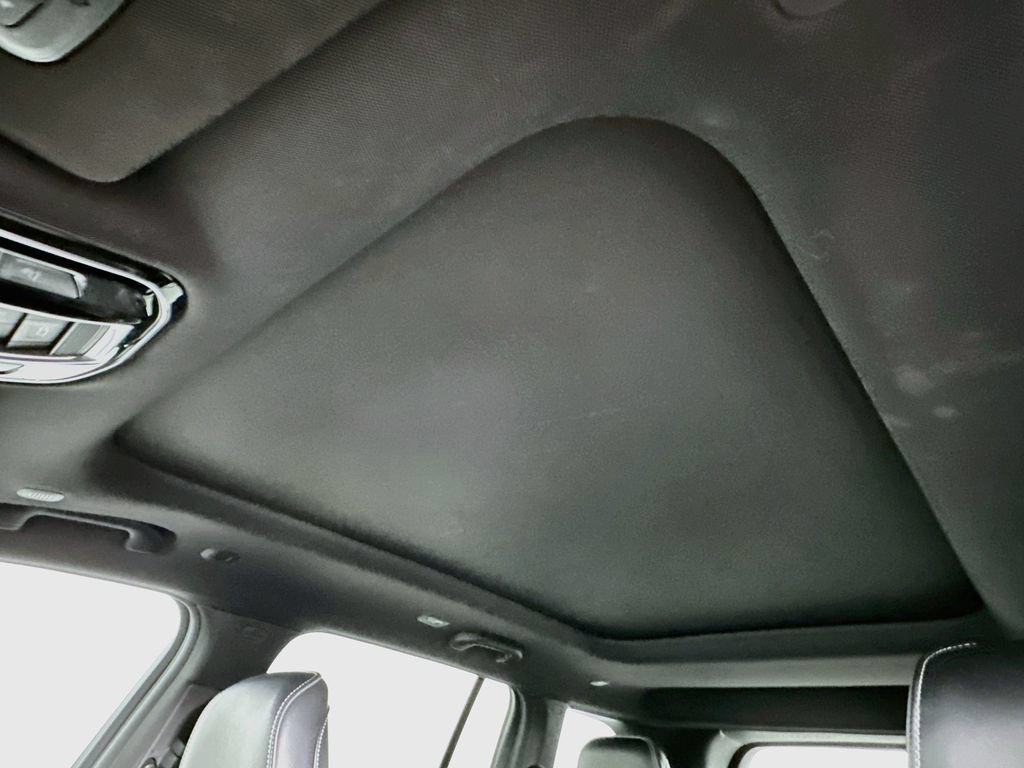 Used 2022 Jeep Grand Cherokee Overland AWD/4WD image 19
