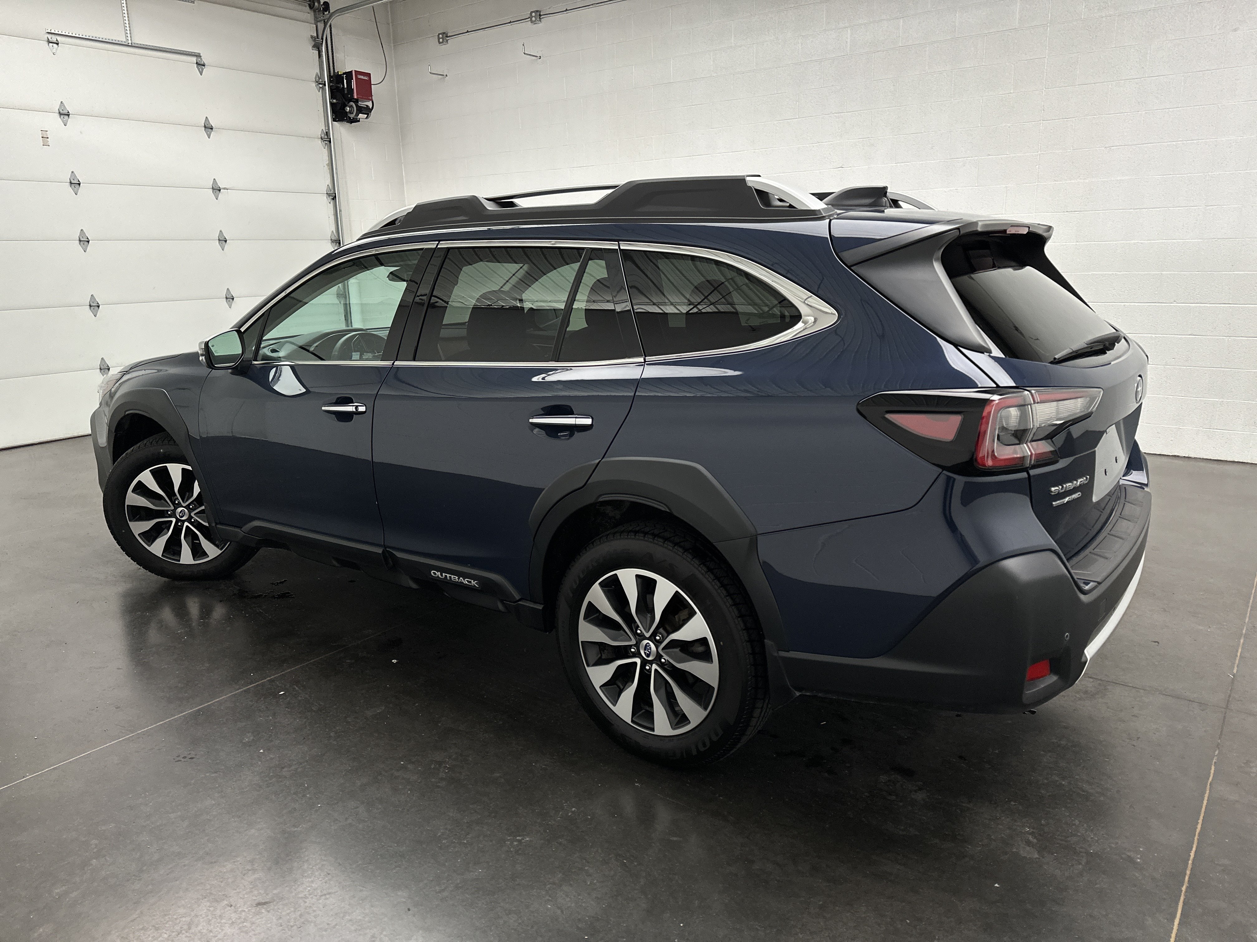 Used 2024 Subaru Outback Touring AWD/4WD image 7