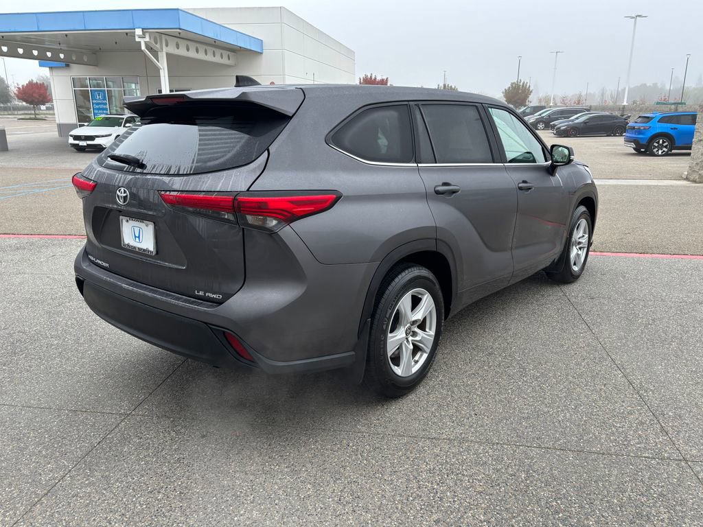 Used 2022 Toyota Highlander LE image 5