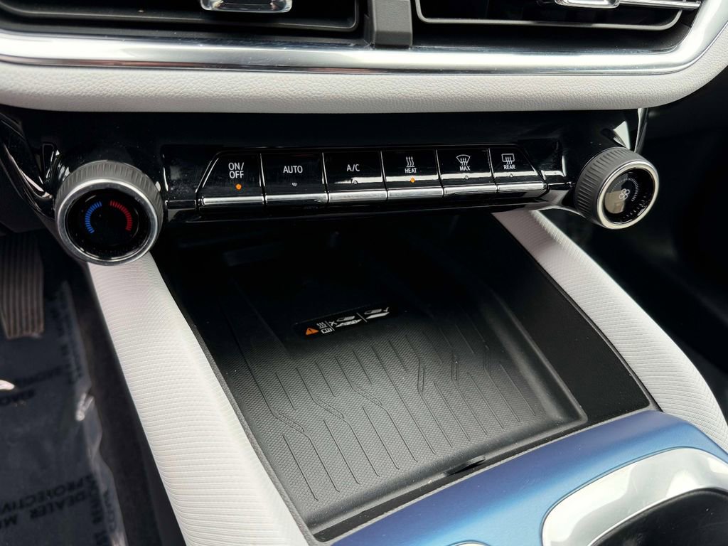 Used 2025 Chevrolet Equinox EV LT image 25