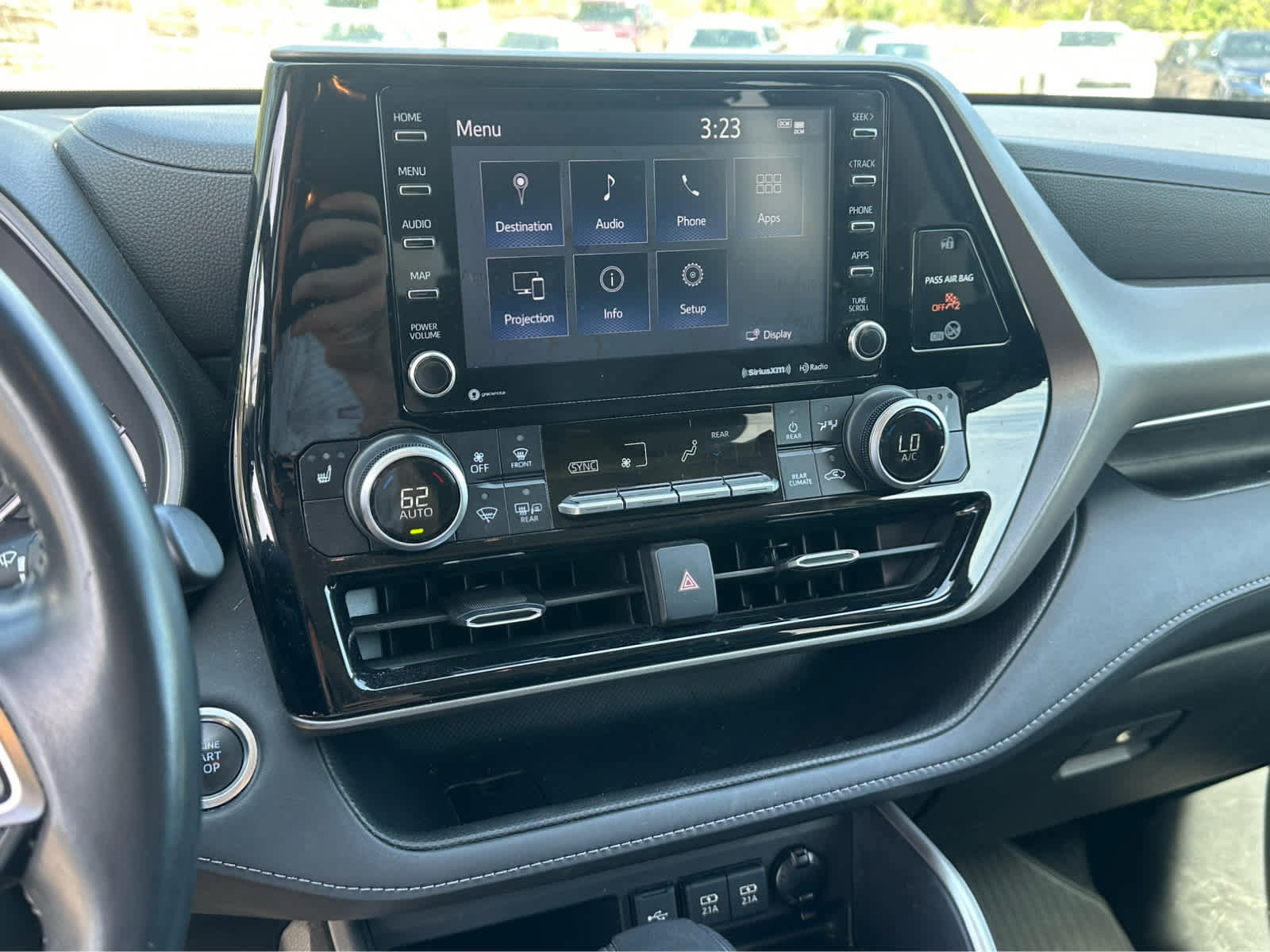 Used 2020 Toyota Highlander XLE AWD/4WD image 13