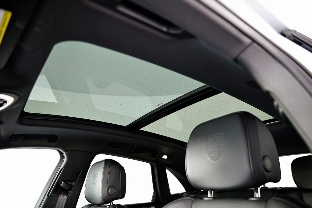 Certified 2025 Porsche Macan image 23