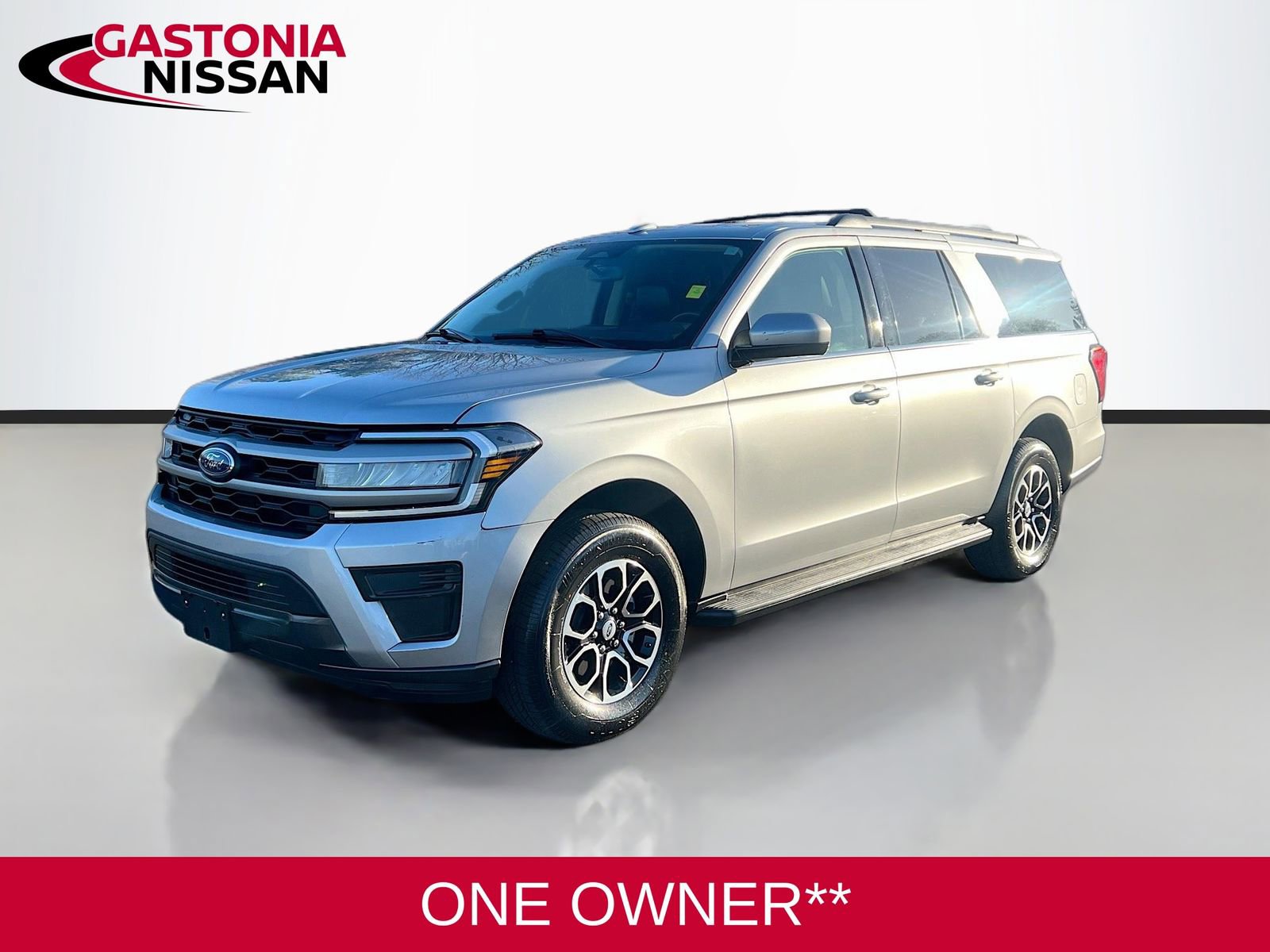 Used 2024 Ford Expedition Max XLT image 3