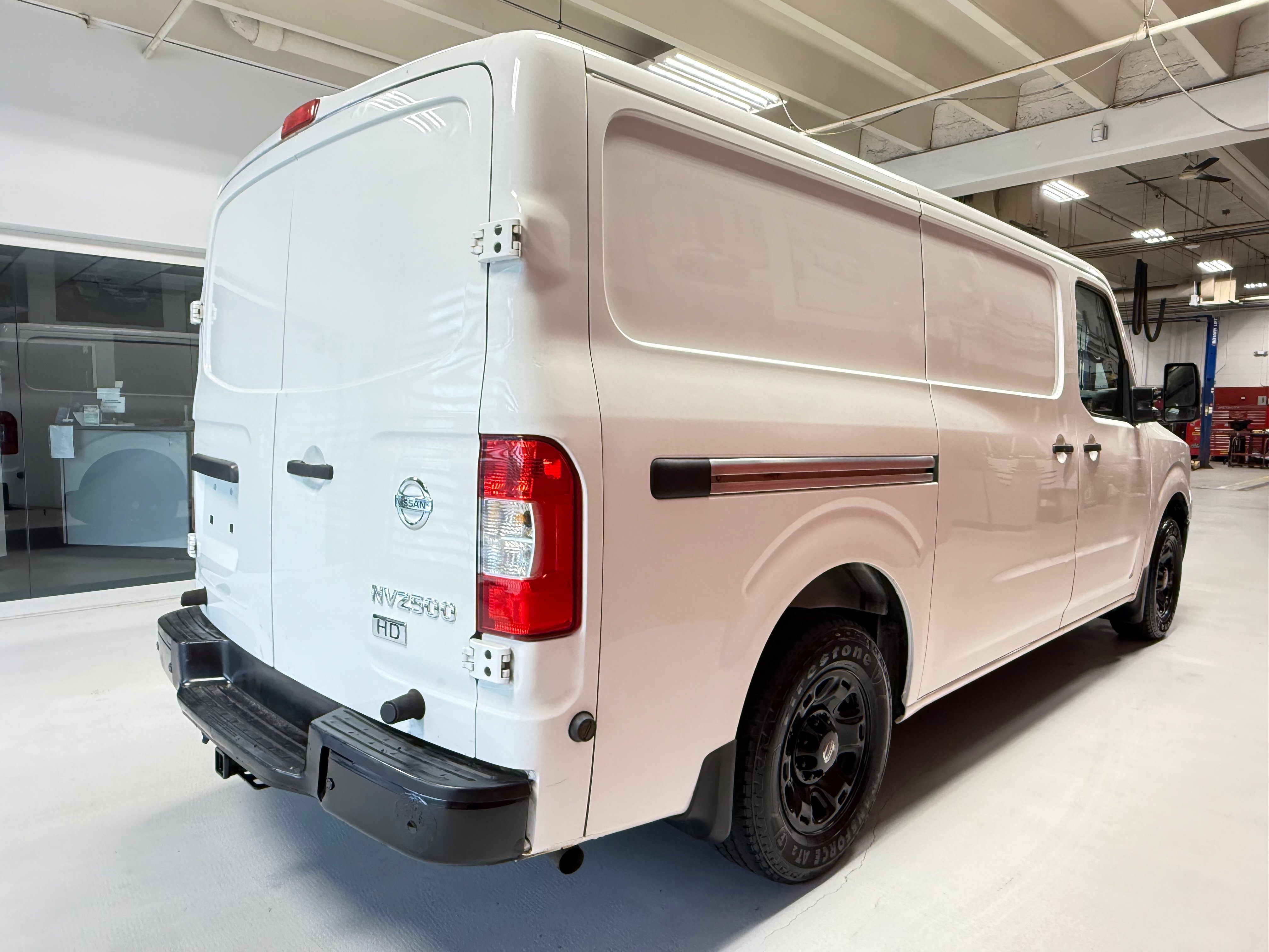 Used 2016 Nissan NV 2500 SV RWD image 11