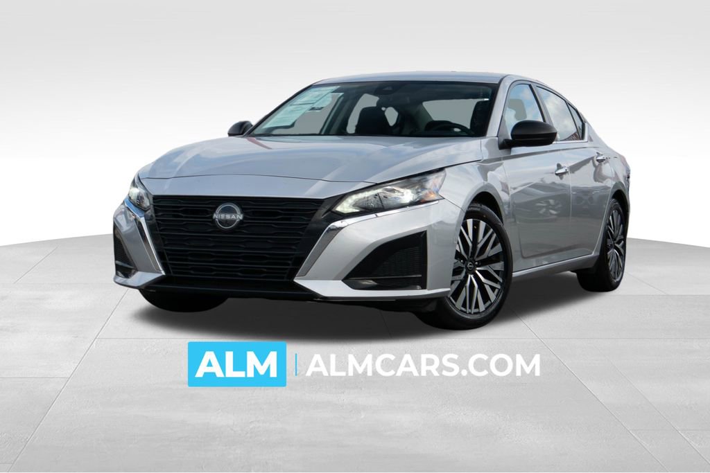 Used 2024 Nissan Altima 2.5 SV image 1