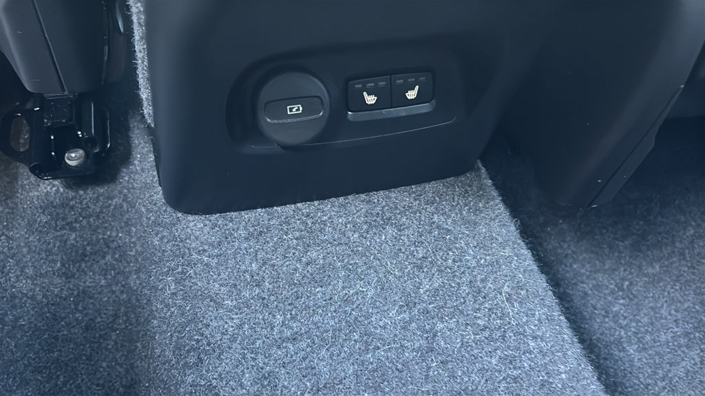 Certified 2026 Volvo XC40 B5 Plus AWD/4WD image 10