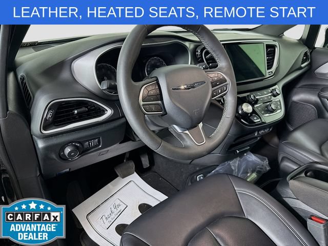 Used 2025 Chrysler Pacifica Select FWD image 9