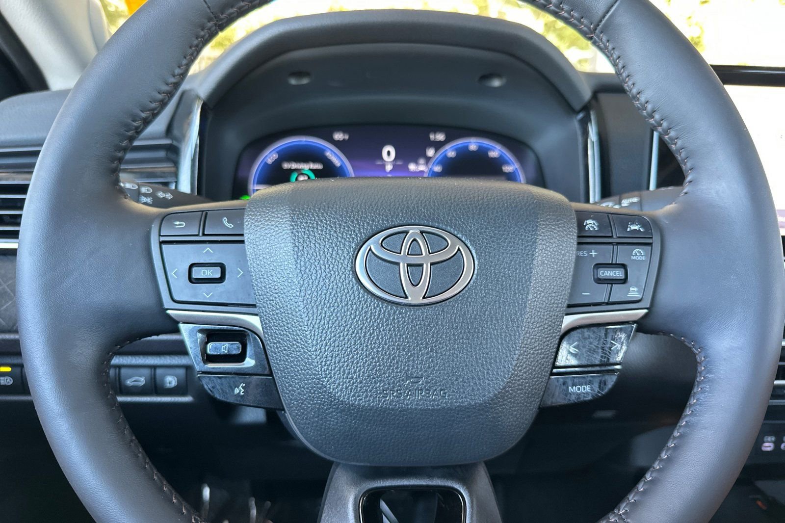 Used 2025 Toyota Camry XLE w/ Premium Package FWD image 25
