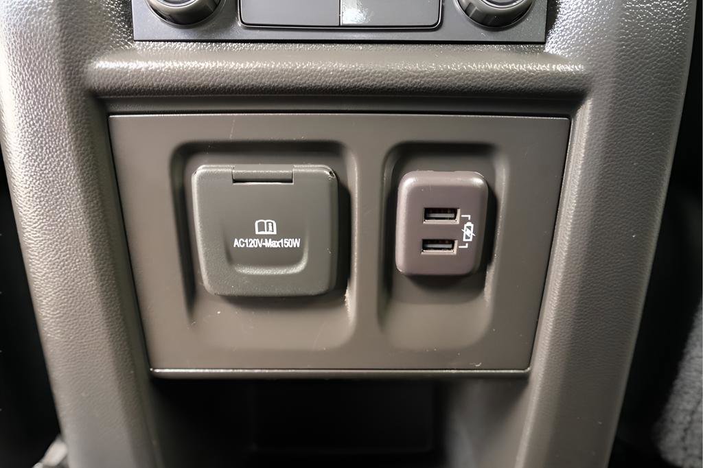 Used 2023 Chevrolet Traverse LT w/ LT Premium Package AWD/4WD image 21