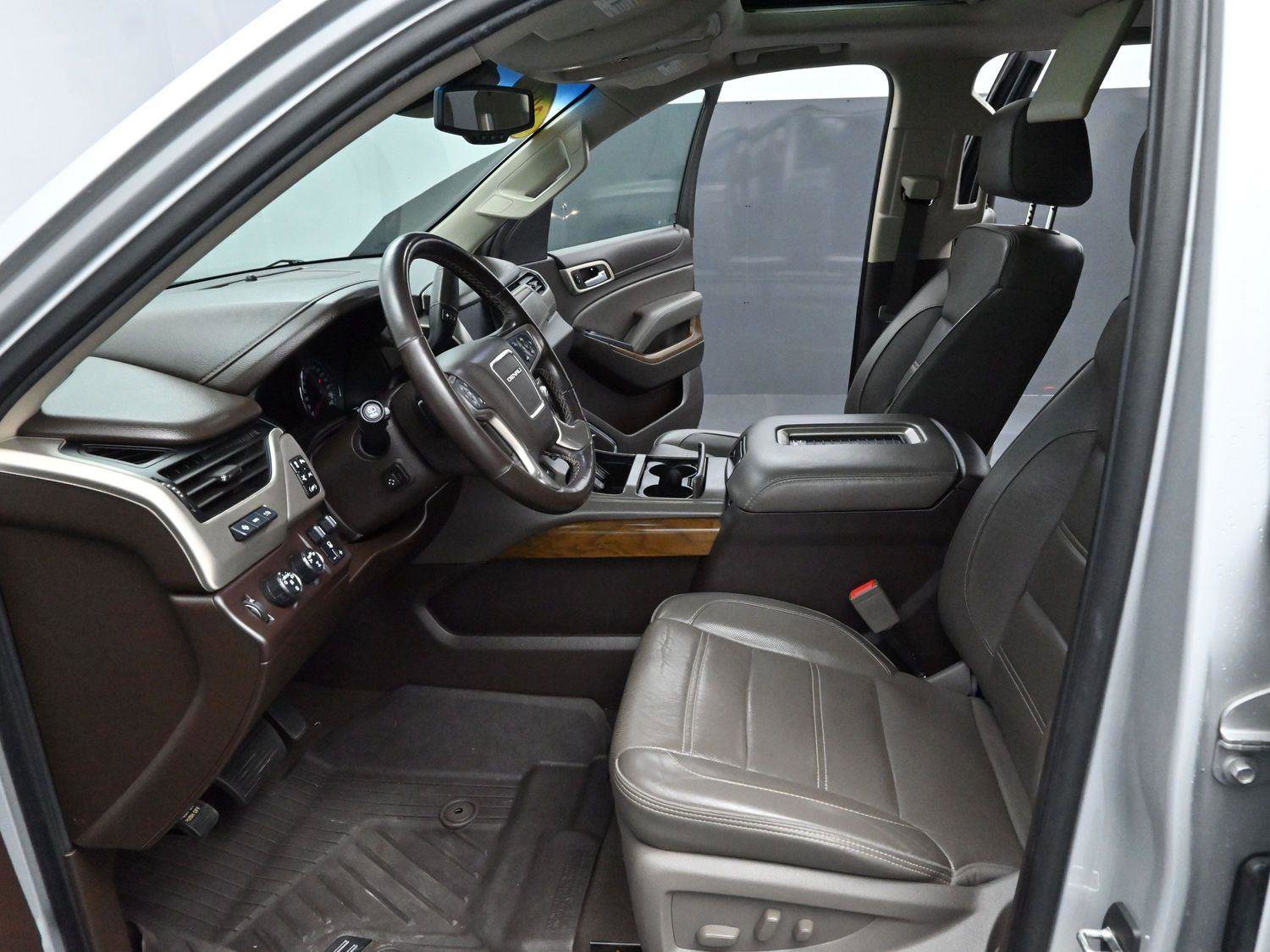 Used 2019 GMC Yukon XL Denali w/ Denali Ultimate Package AWD/4WD image 12