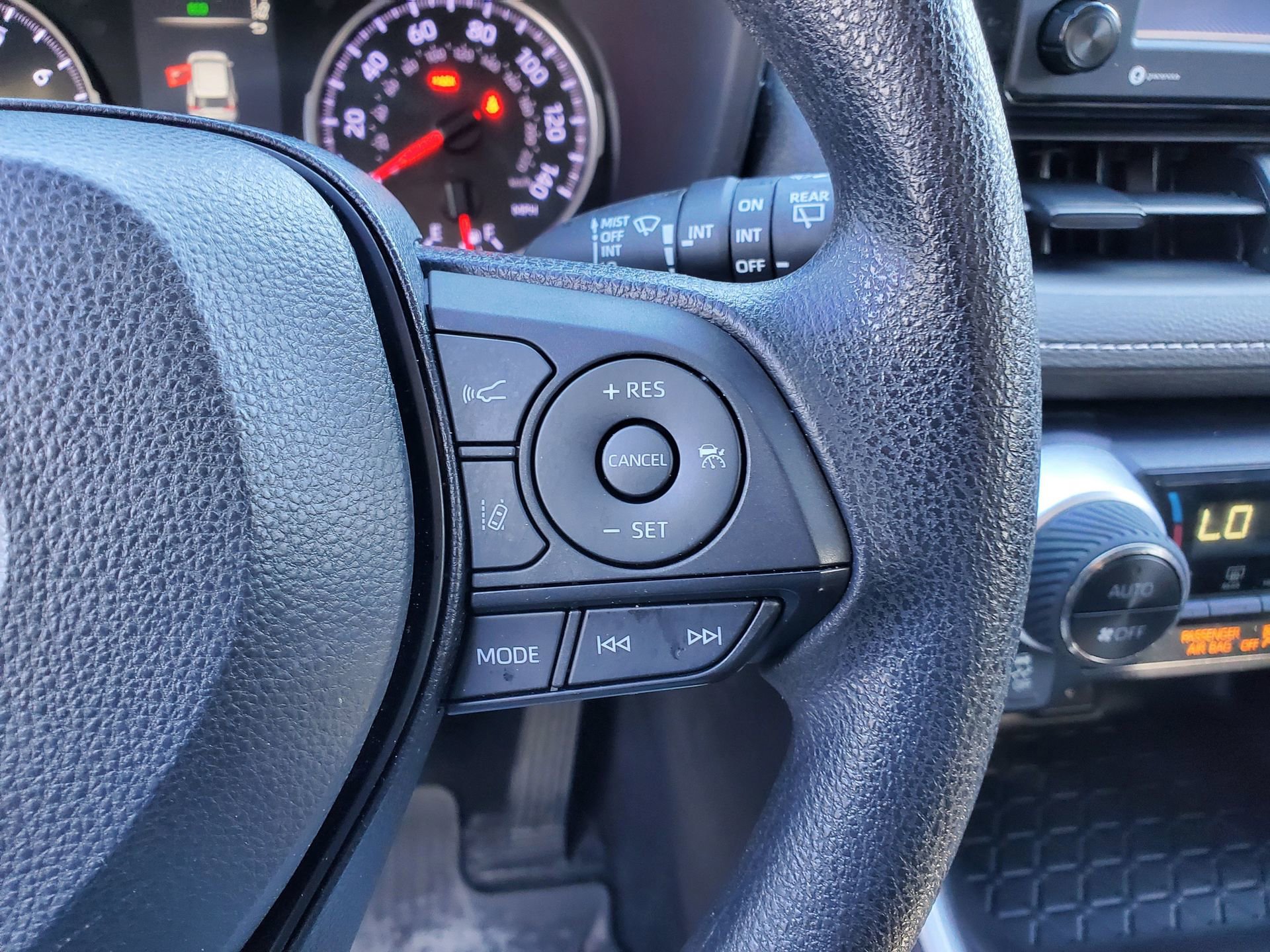 Used 2022 Toyota RAV4 XLE image 19