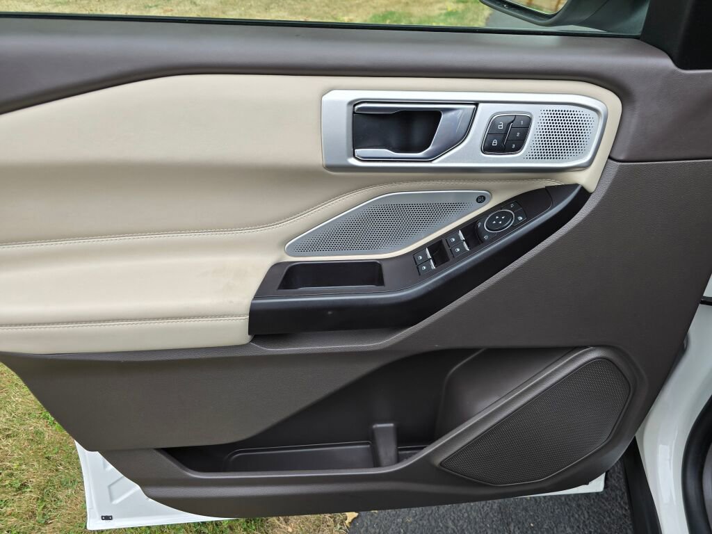 Used 2020 Ford Explorer Platinum w/ Premium Technology Package image 23