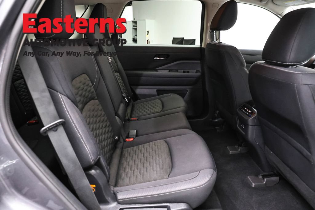 Used 2022 Nissan Pathfinder SV AWD/4WD image 24