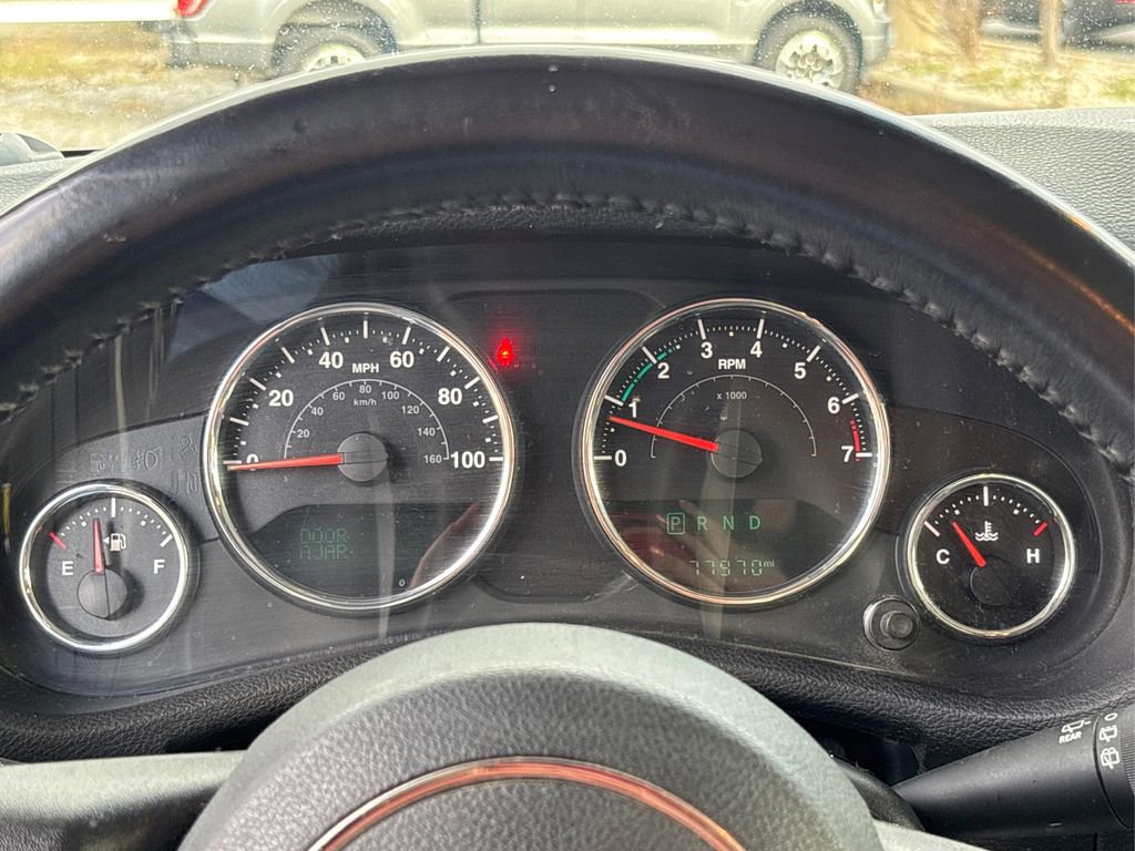 Used 2018 Jeep Wrangler Unlimited Sahara w/ Connectivity Group image 17