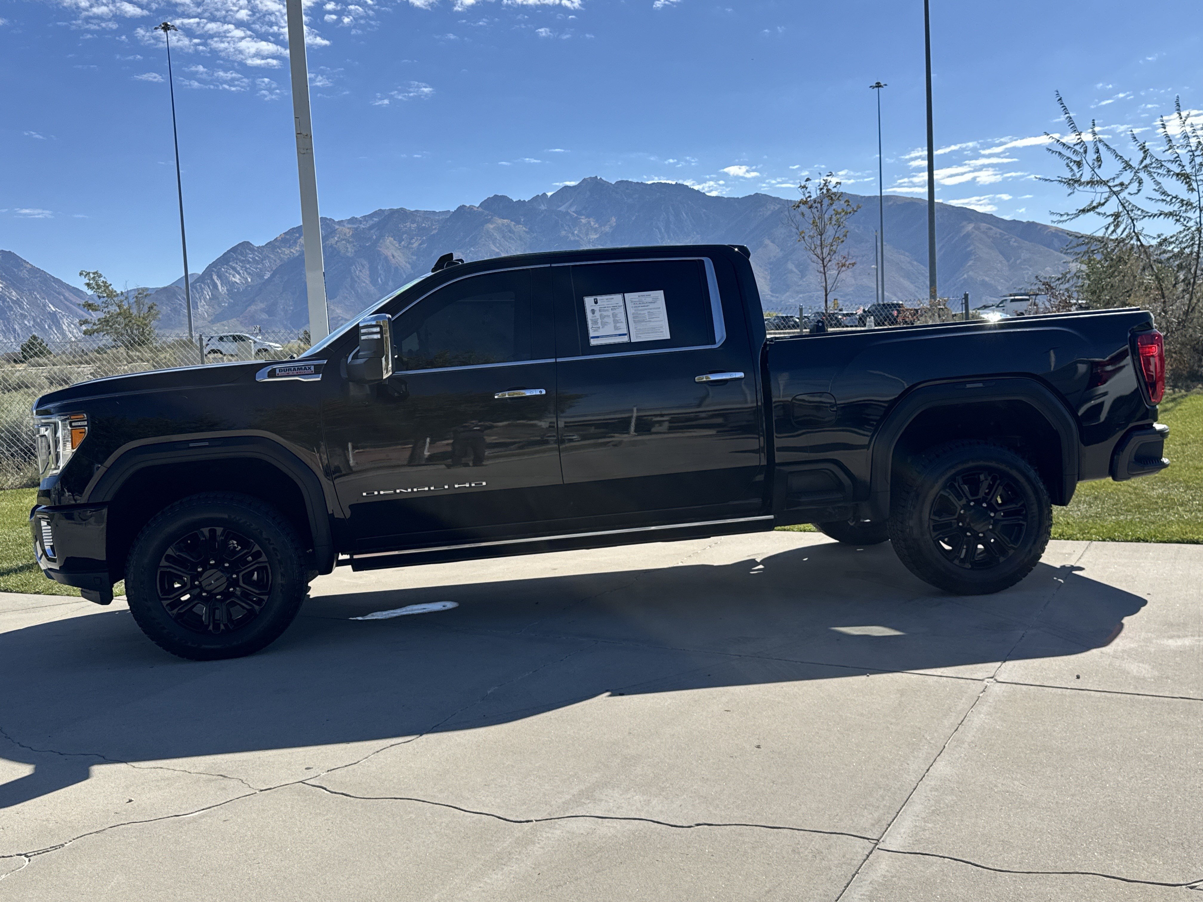 Used 2023 GMC Sierra 3500 Denali w/ Denali Black Diamond Edition AWD/4WD image 2