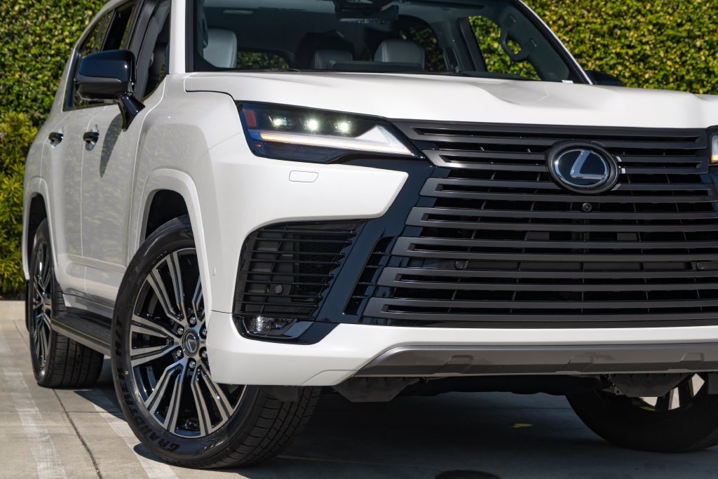 New 2026 Lexus LX 700h Luxury AWD/4WD image 5