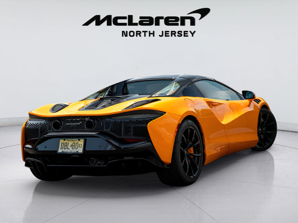 Used 2025 McLaren Artura Spider RWD image 19