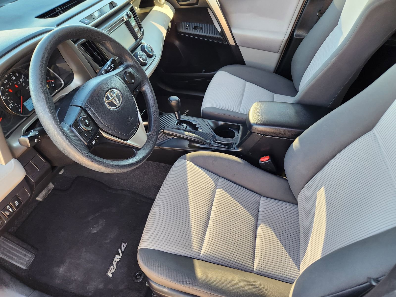 Used 2013 Toyota RAV4 LE image 14