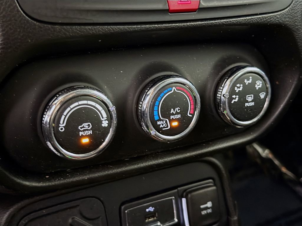 Used 2017 Jeep Renegade Latitude image 16