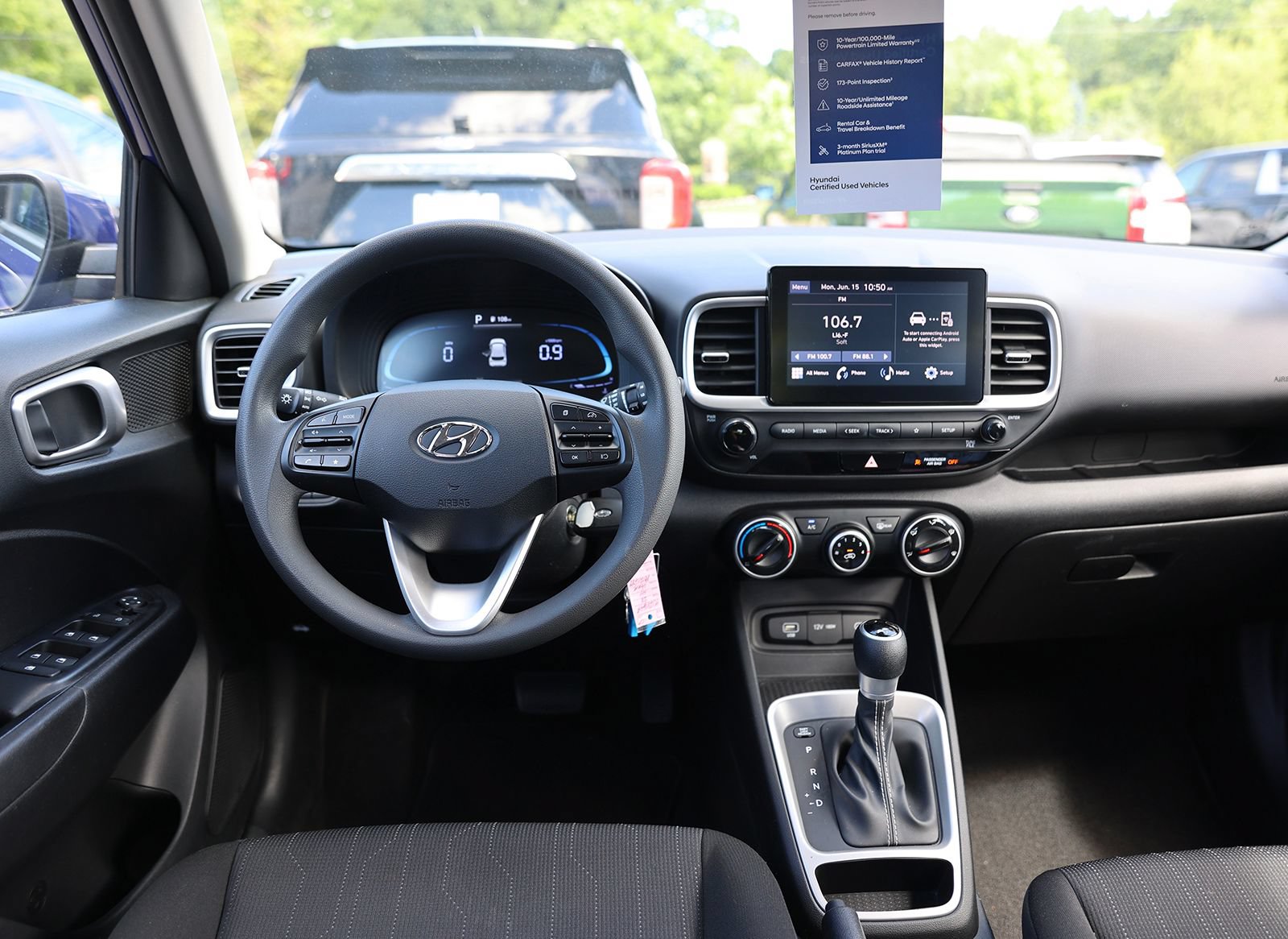 Used 2023 Hyundai Venue SE FWD image 11
