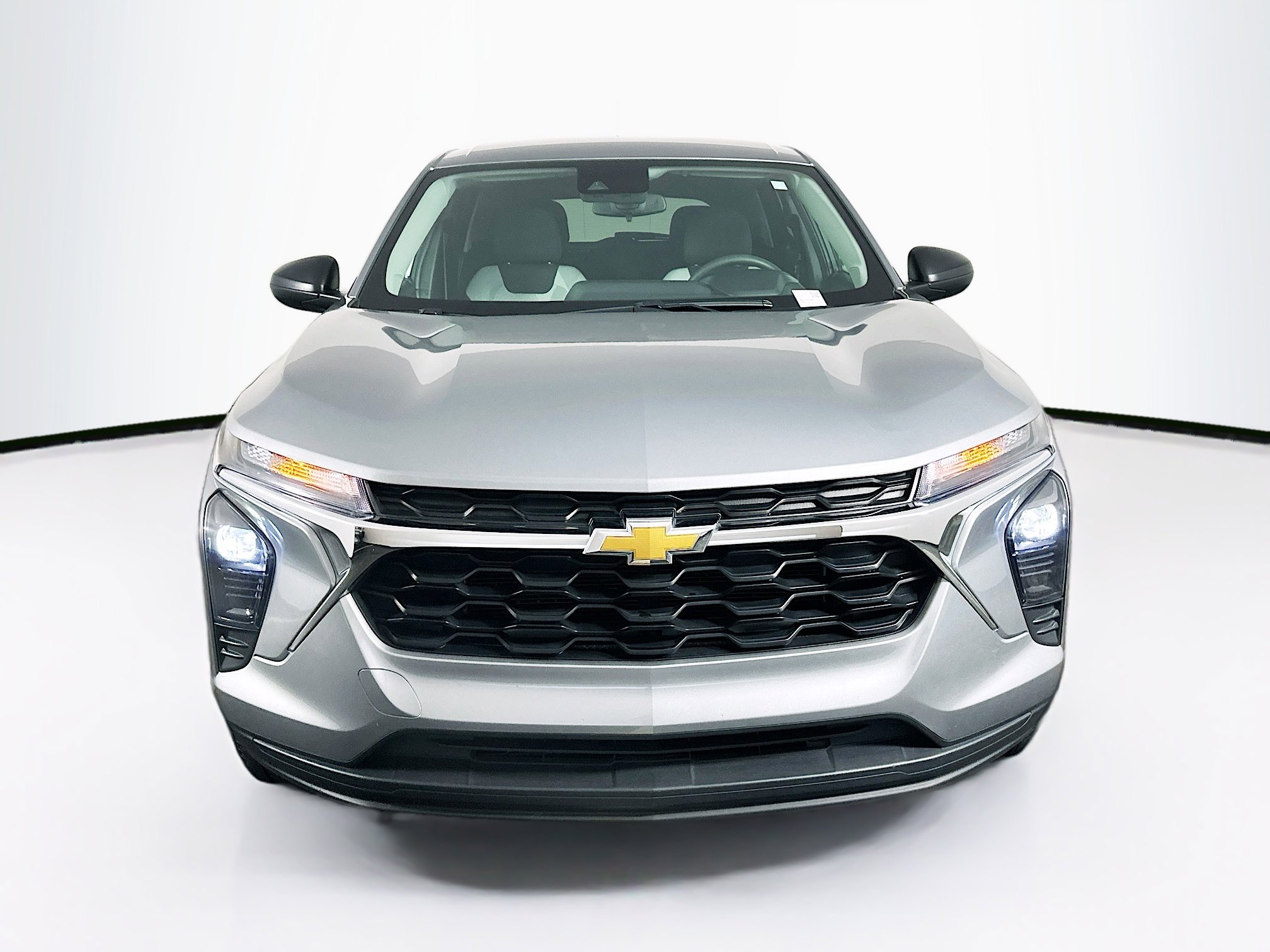 Used 2024 Chevrolet Trax LS w/ Driver Confidence Package FWD image 2