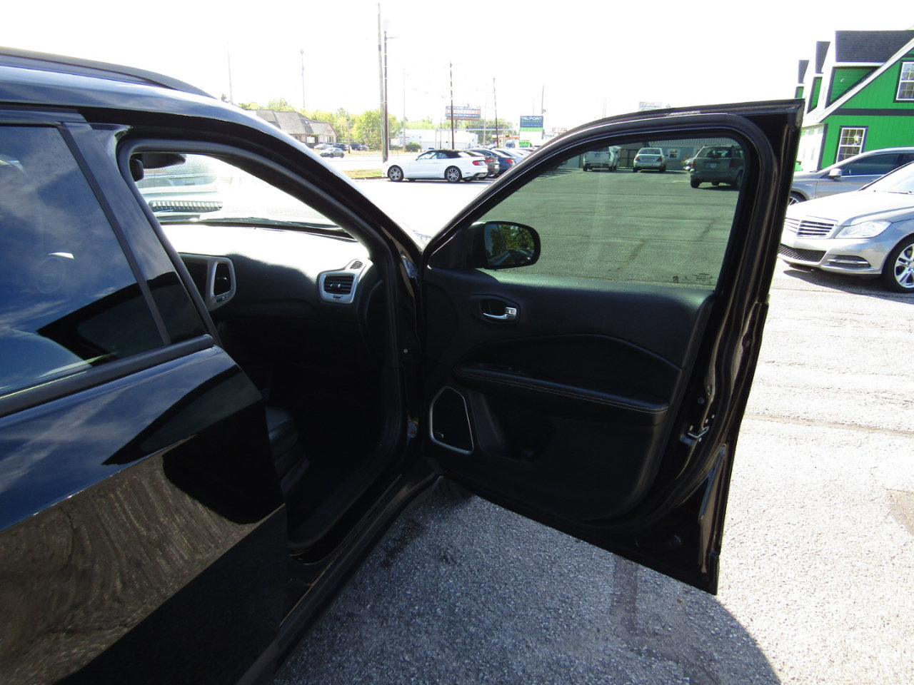 Used 2021 Jeep Compass Latitude w/ Sun and Sound Group image 28