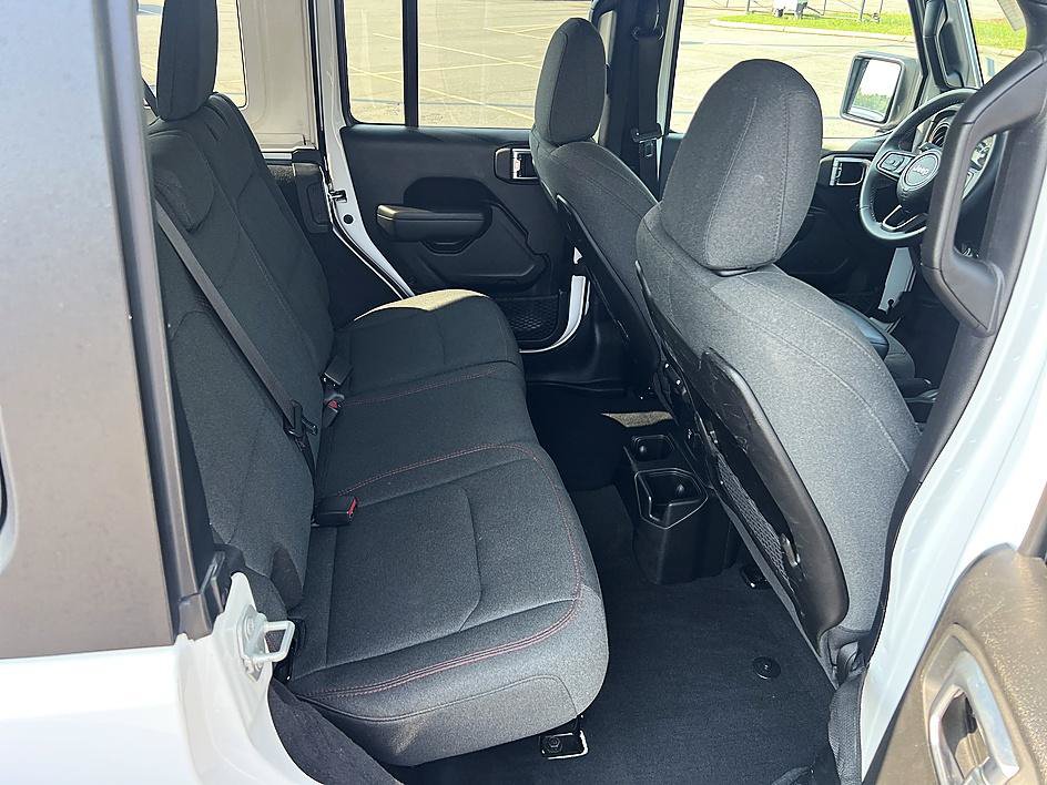 Used 2025 Jeep Wrangler Unlimited Rubicon AWD/4WD image 16