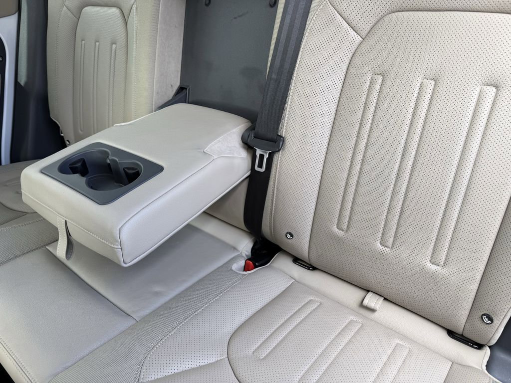 Used 2020 Land Rover Defender 110 SE image 12