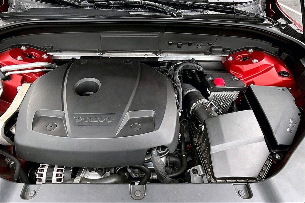 Used 2019 Volvo XC60 T5 Momentum w/ Premium Package image 9